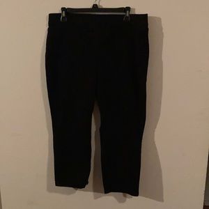 Ladies Black Capris
